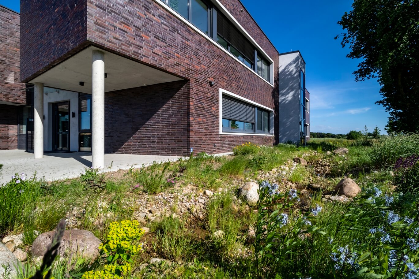 IDN Gebäude Aussenansicht